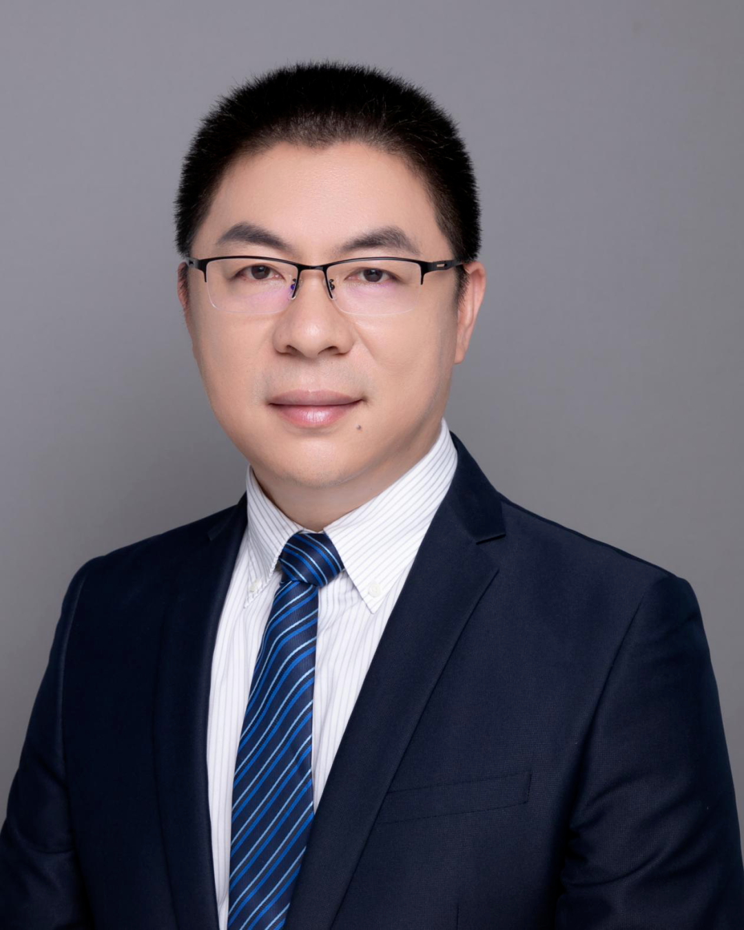 何剑平.png 何剑平.png